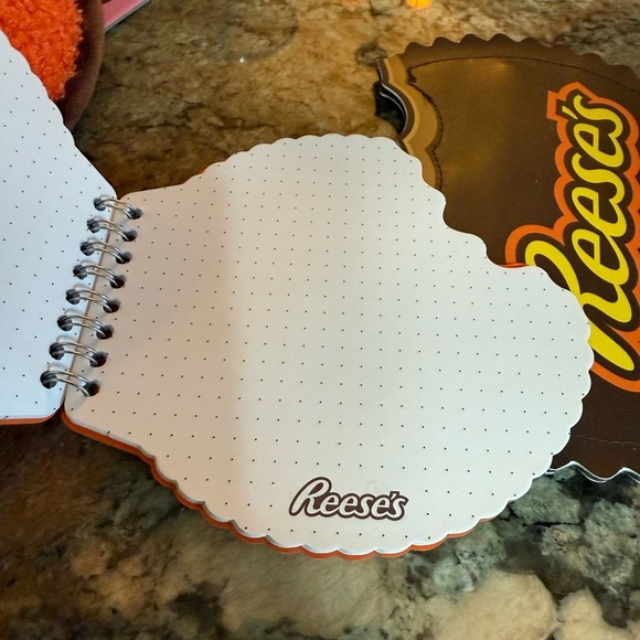 Pink Reese’s Slide Sandals Youth Sz 2/3 M Fun Reese’s Bag and cute note pad - Picture 9 of 10